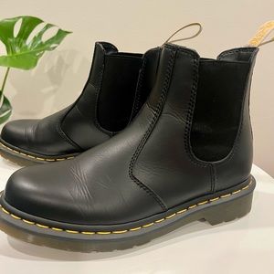 Dr Martens 2976 Vegan Leather Chelsea Boots Womens 9
